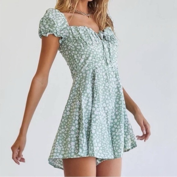 Princess Polly Pants - Princess Polly Floral Puff Sleeve Mini Romper 
Cottagecore Picnic Fairycore